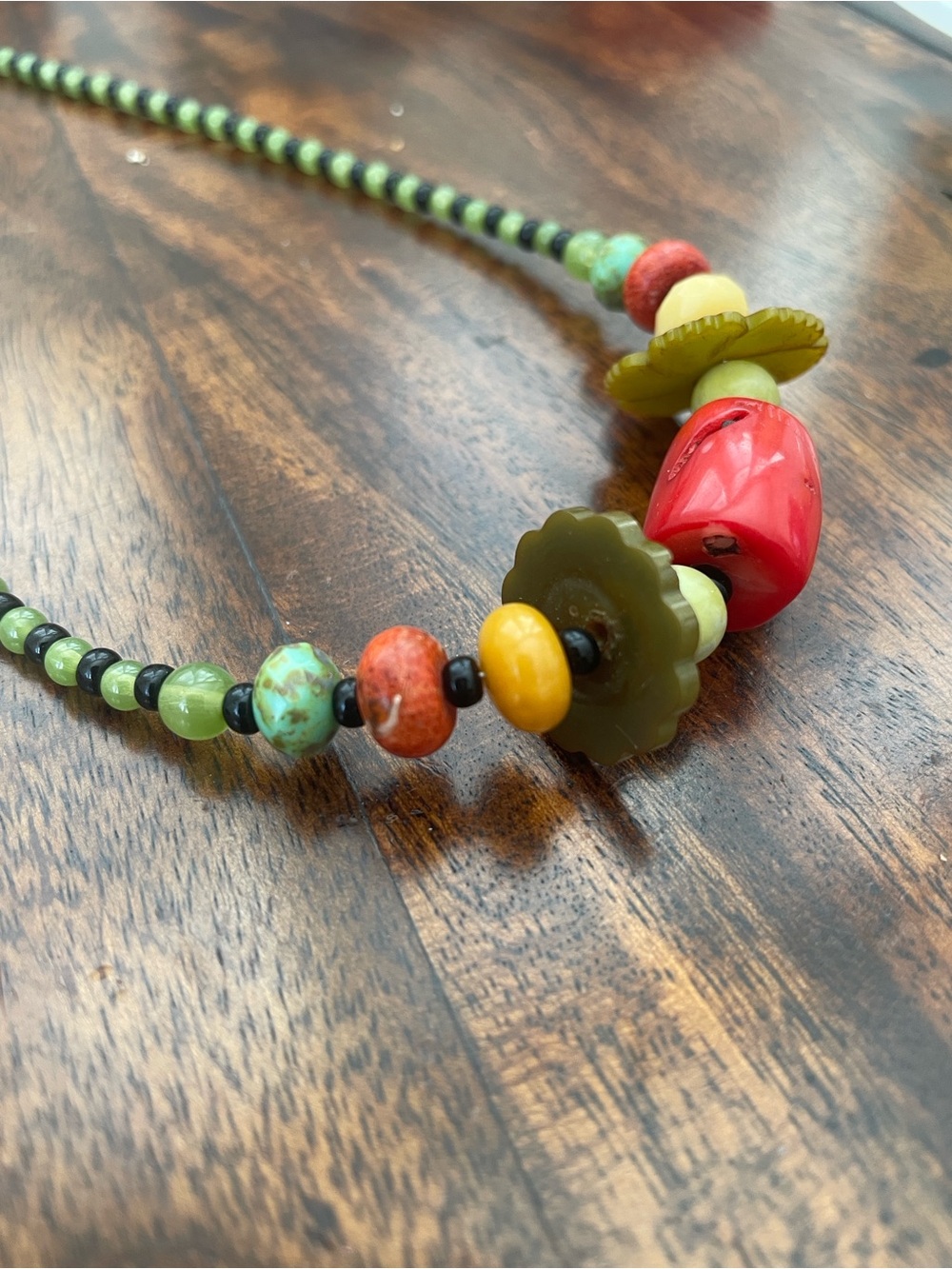 Vintage Grandmother’s Button Handmade Acenturine Red Coral Beaded Necklace - Picture 2 of 3